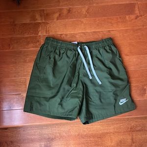 nike woven shorts large